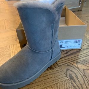 NWB BRAND NEW UGG boots grey size 7. Classic